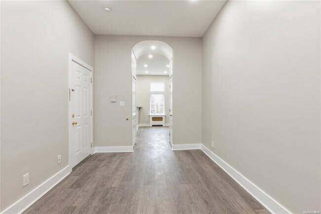 Building Photo - 344 E 116th St