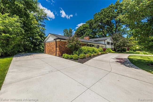 Building Photo - 5722 Raven Rd