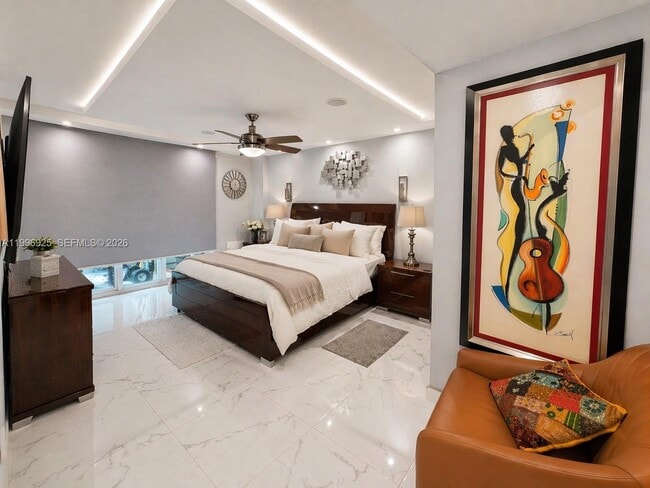 Building Photo - 2370 NE 135th St