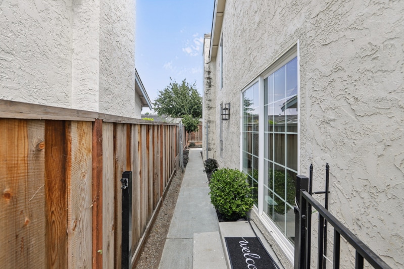 Building Photo - 1040 N Capitol Ave