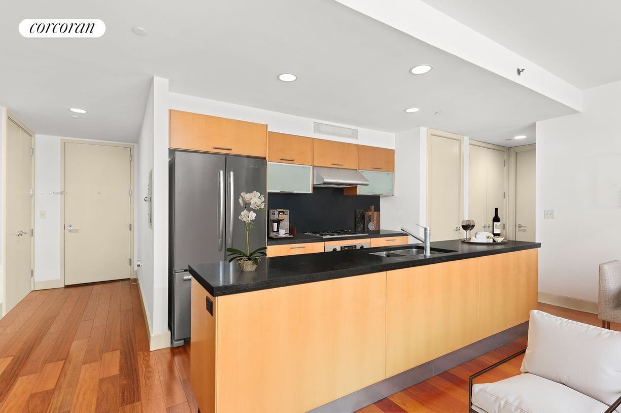 Building Photo - 84 Front St