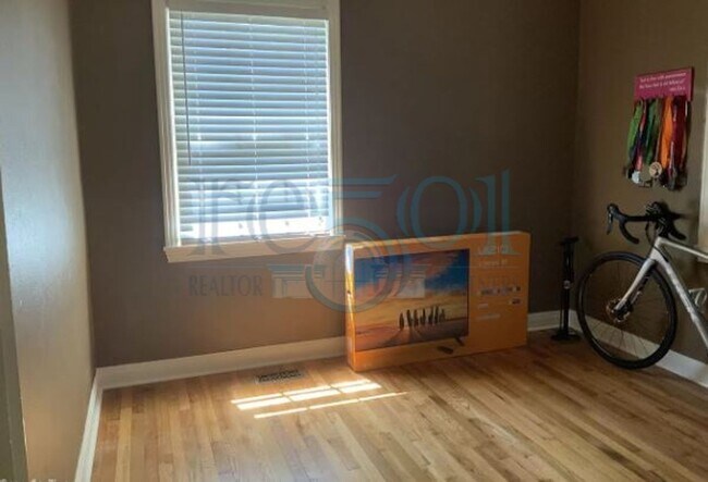 Building Photo - 2BR/1BA brick bungalow in Stiff Station, steps from UAMS!