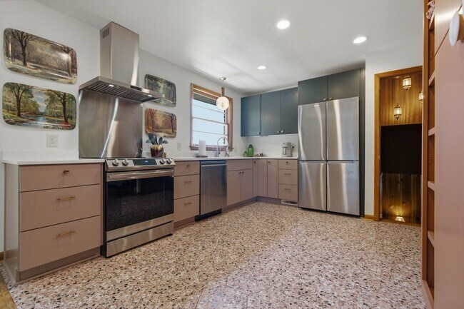 Building Photo - 5028 Danby Dr