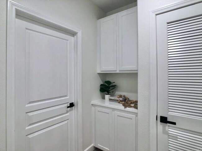 Building Photo - 4300 Newton Ave