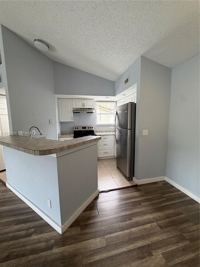 Building Photo - 1306O0 Vista Isles Dr