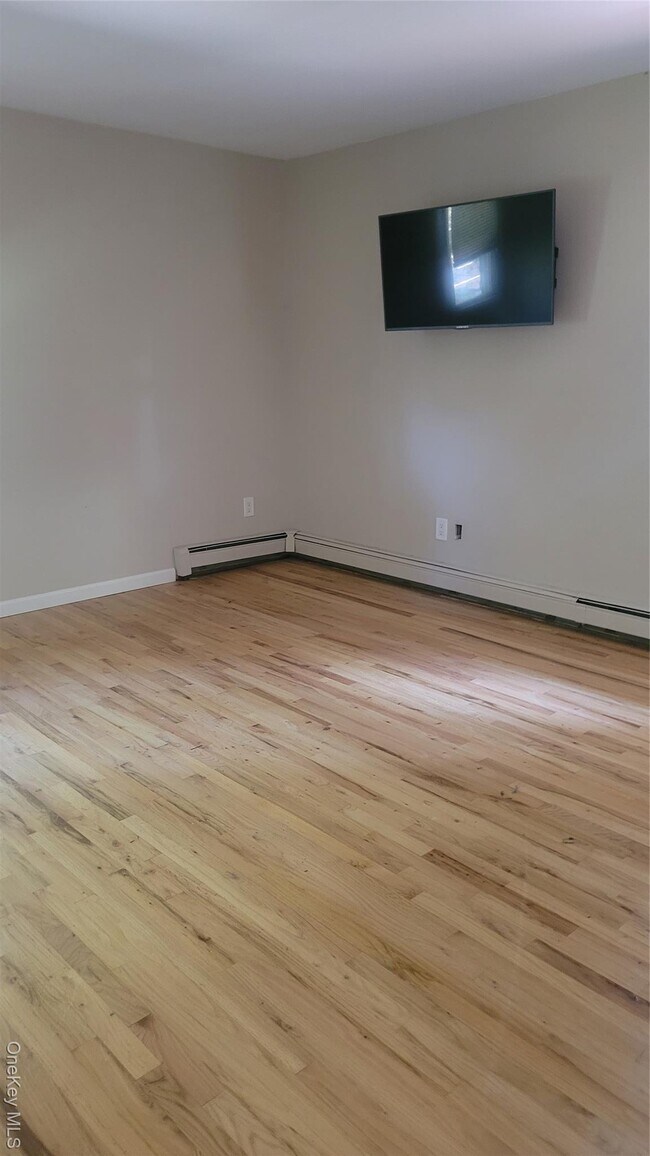 Building Photo - 8082-82 Laurel Blvd