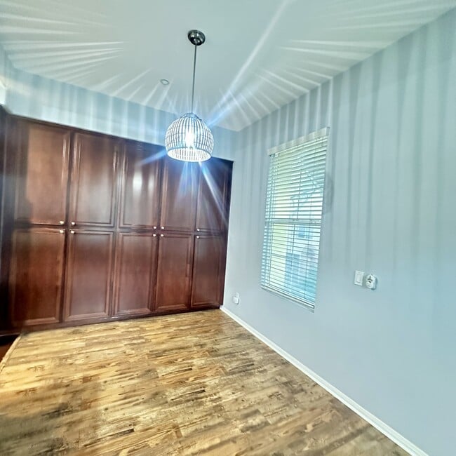 Building Photo - 2649 Villas Way