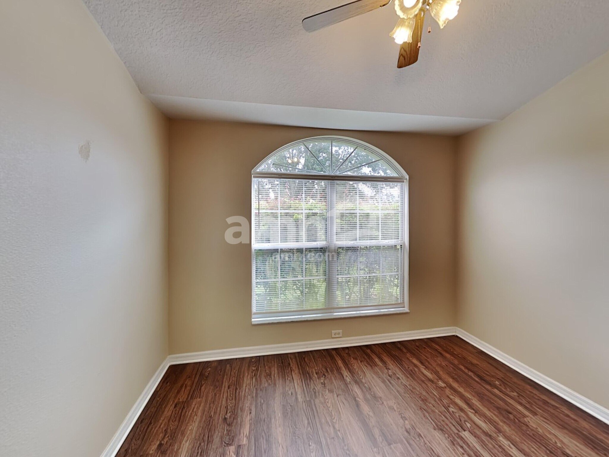 Building Photo - 1322 Lake Idamere Blvd