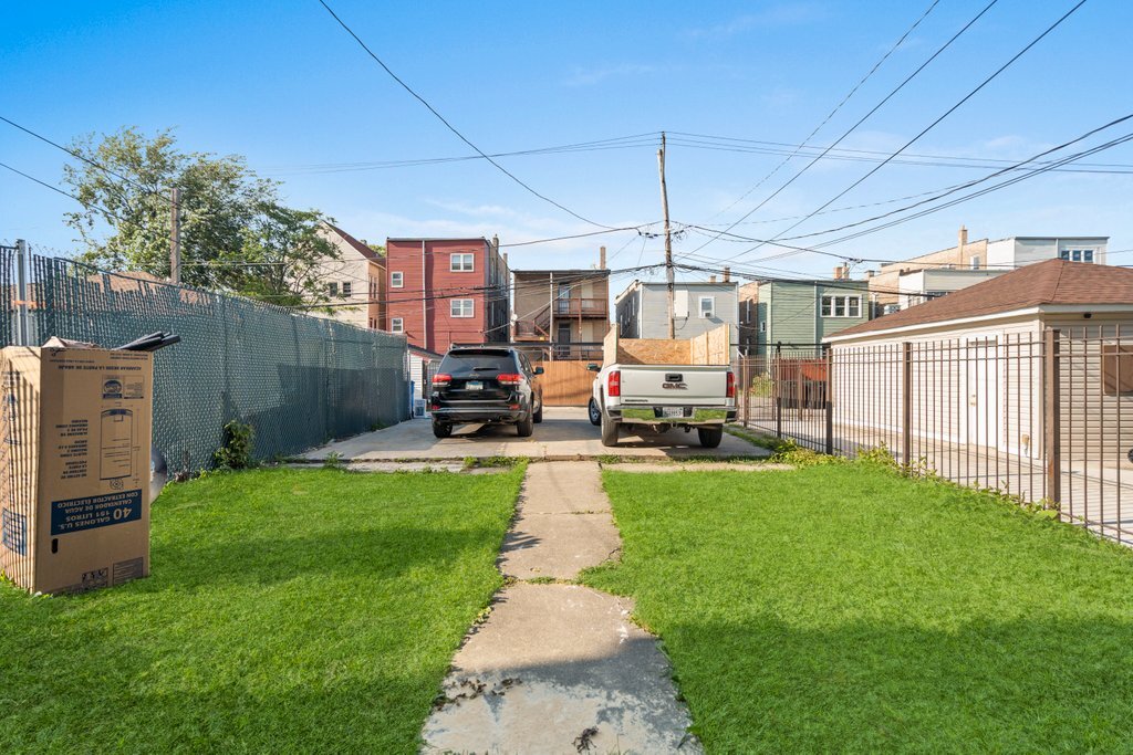 Building Photo - 4116 W Cermak Rd