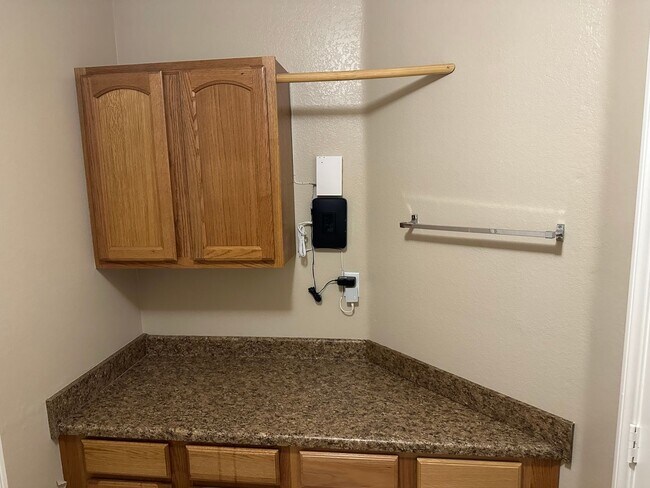 Building Photo - Henderson!!  Solar Panels!! Tankless Hot w...