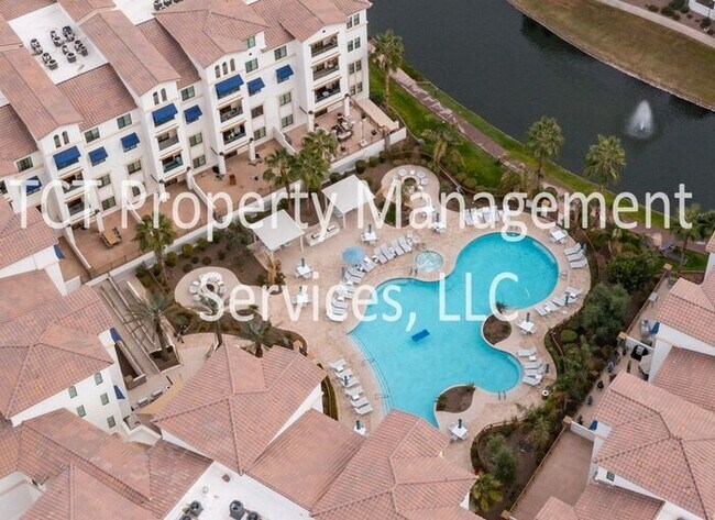 Building Photo - Stunning 1 Bedroom with Pool View