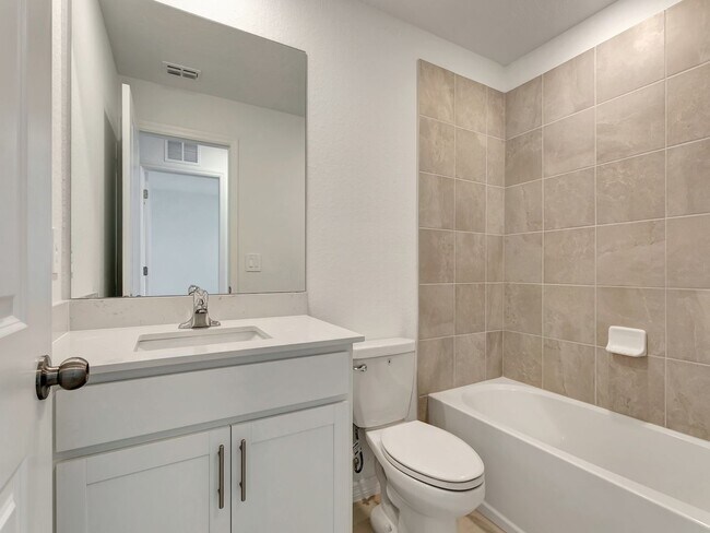 Building Photo - Brand-New 3BR/2.5BA Townhouse for Rent in Lakewood Ranch — $2,300/Month, Internet & Lawn Care Inc...