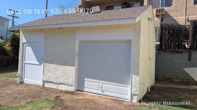 Building Photo - 6307 Aldama St