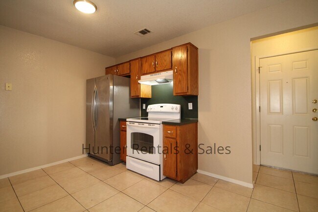 Building Photo - 4604 Fieldcrest Dr