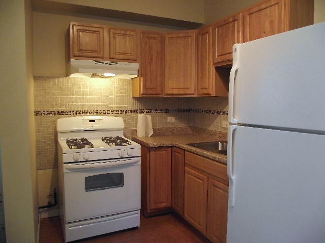 Kitchen - 3304 W Fulton Blvd