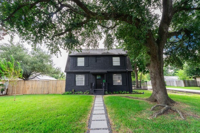 Primary Photo - 8134 Niles St