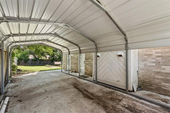Building Photo - 3401 E Noble Dr