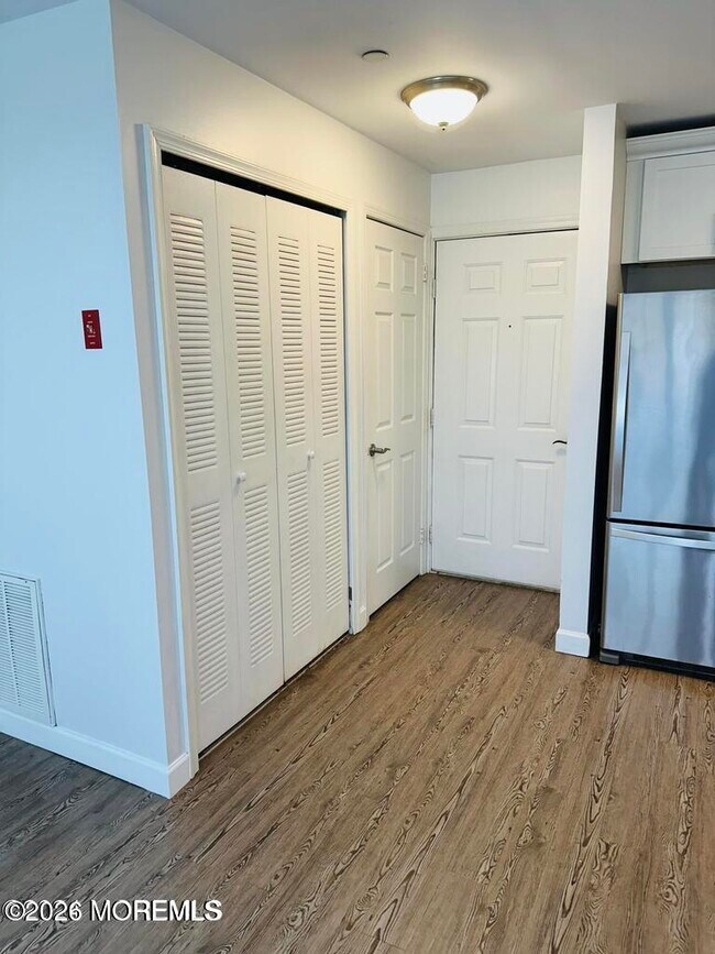 Building Photo - 76 Des Moines Ct