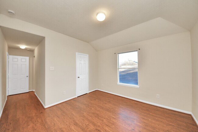 Building Photo - 822 Glen Abbey Dr