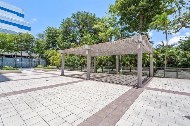 Building Photo - 2575 S Bayshore Dr