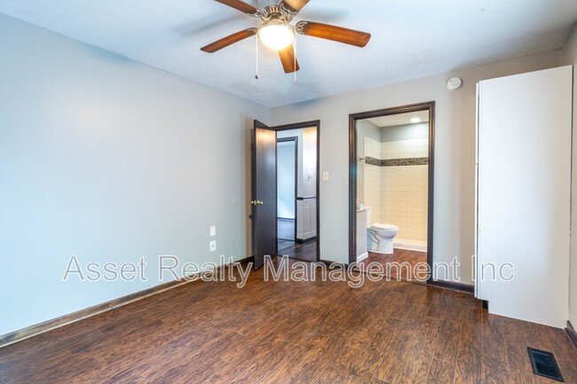 Building Photo - 6601 Bay Cir Dr