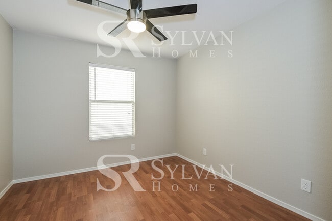 Building Photo - Welcome home to this stunning 3 bedroom, 2...