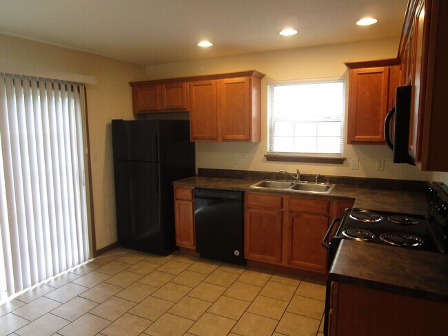 Building Photo - 605-607-607 Glenstone Dr