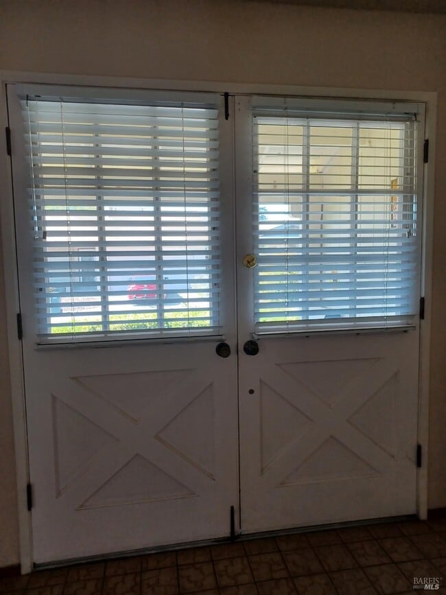 Building Photo - 214 Cottonwood Cir