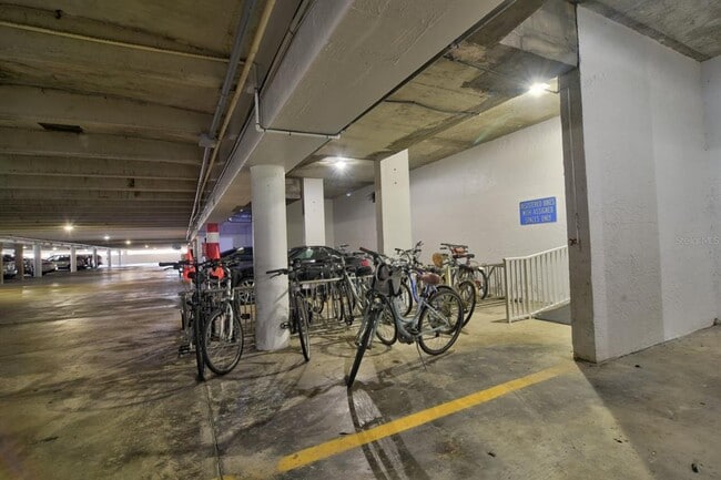 Building Photo - 4900 Brittany Dr S