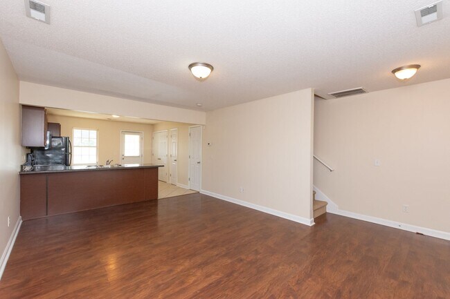 Building Photo - Looking for a townhome in Hubert?