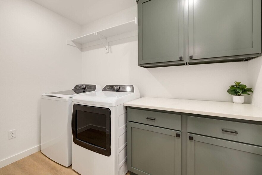 Building Photo - 738 N 5th St