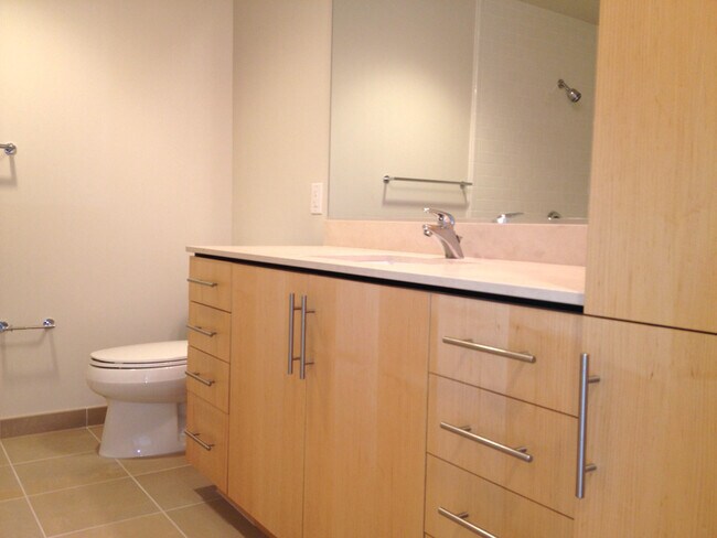 Building Photo - Gorgeous 1 Bedroom Condo at Axis