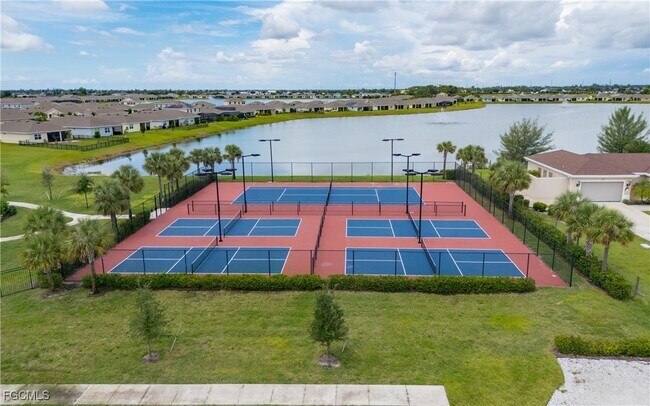 Building Photo - 374 Spg Hl Lk Lp