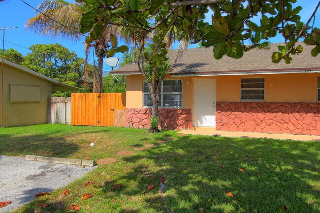 Building Photo - 1045 Miami Blvd