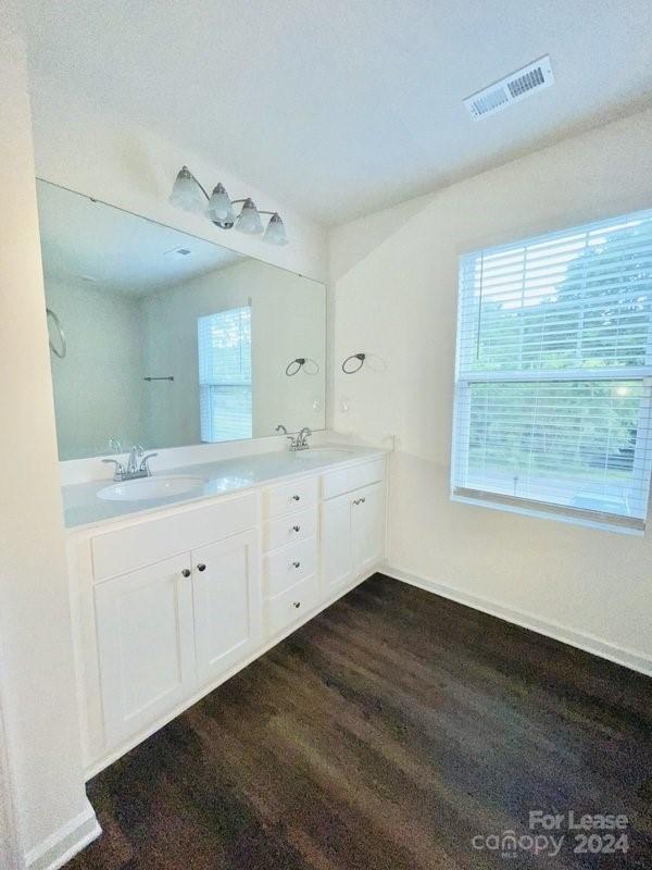 Building Photo - 107 Shull St