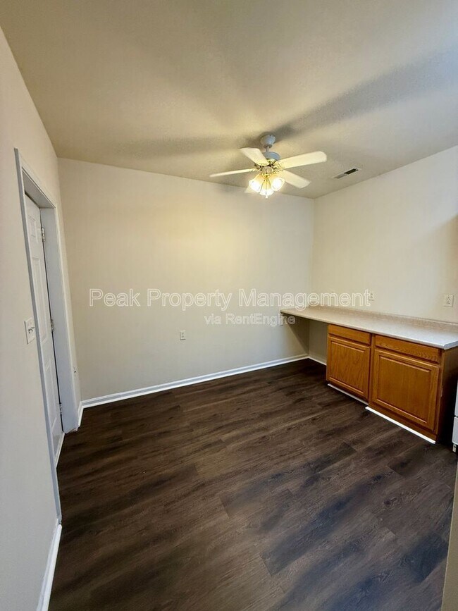 Building Photo - 1110 W Main St