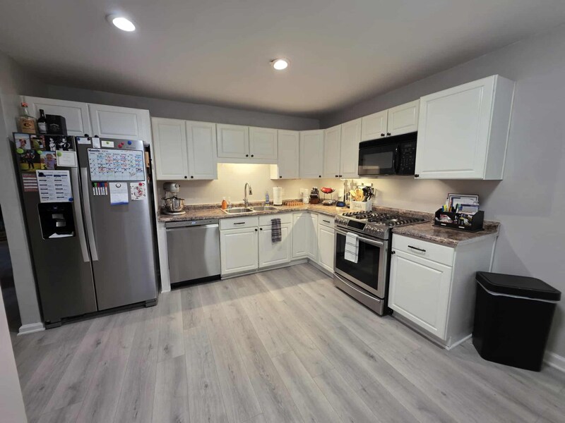 Building Photo - 1211 Fern Hollow Dr