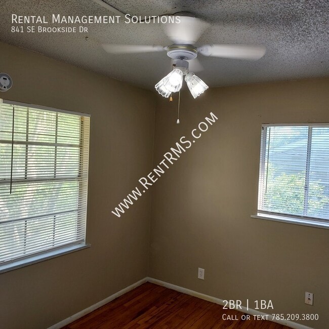 Building Photo - 841 SE Brookside Dr