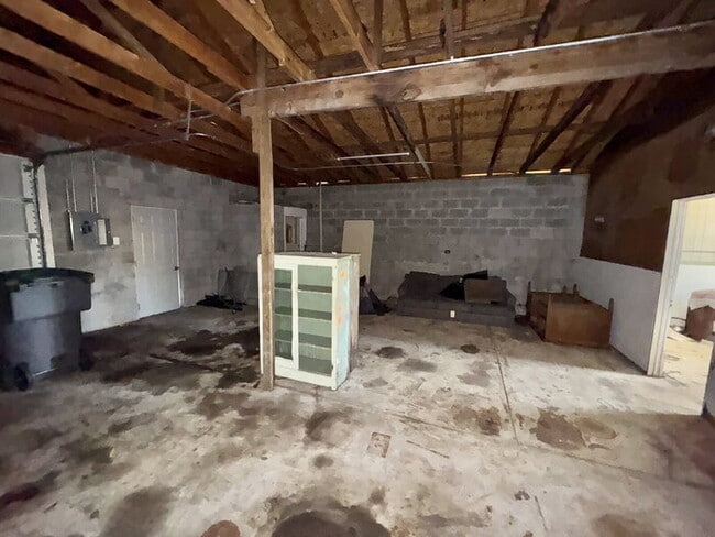 Building Photo - 135 S Greer St