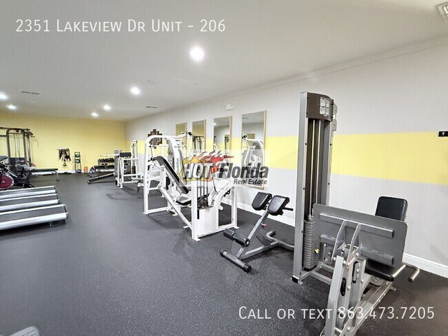 Building Photo - 2351 Lakeview Dr