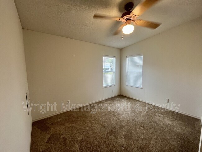 Building Photo - 10614 Hayden Ave