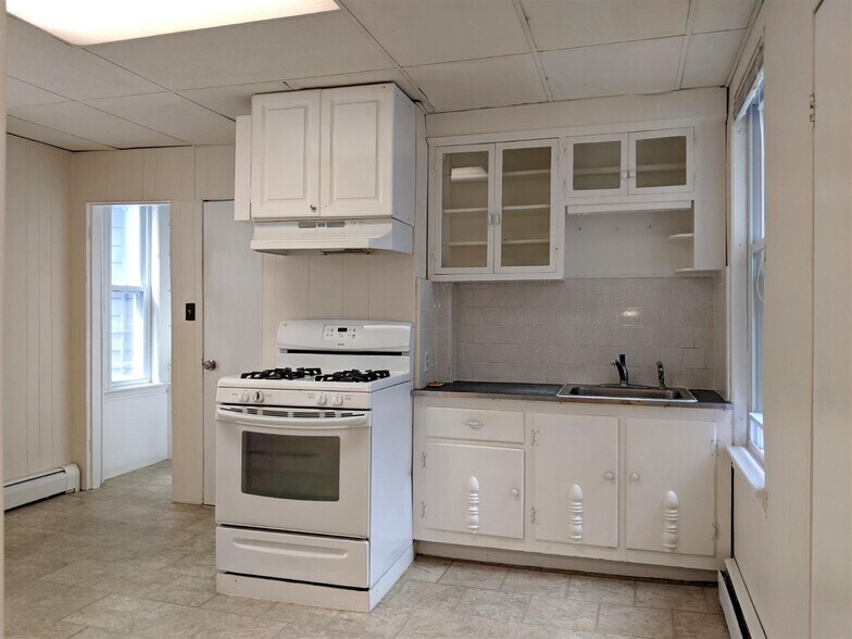 Primary Photo - 20 Mossland St