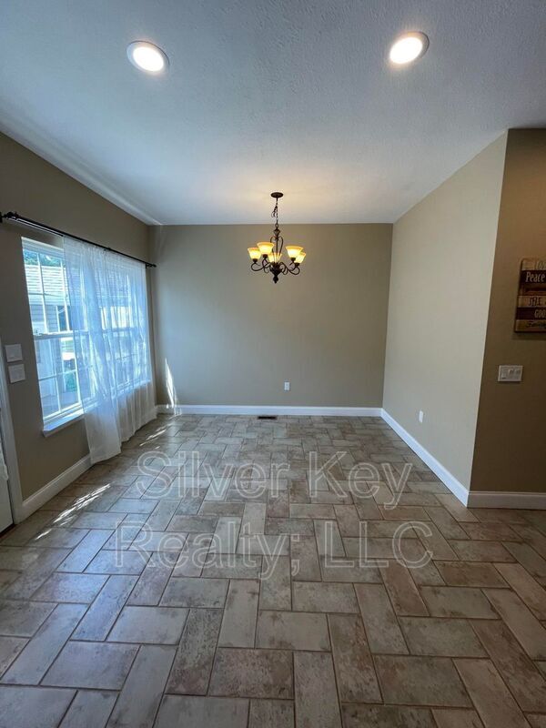 Building Photo - 415 Ashbury Cir