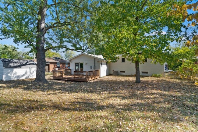Building Photo - 2107 Garden Dr