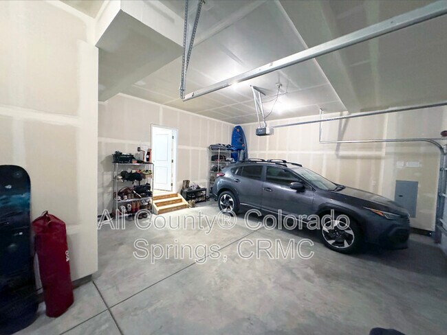 Building Photo - 6755 Carriage Meadows Dr