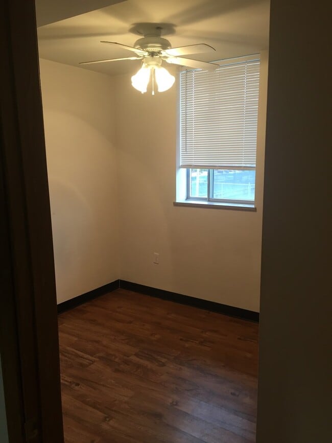 Building Photo - 2BR/1BA - East Campus - Swift access to Class! Water Included! AVAIL. NOW