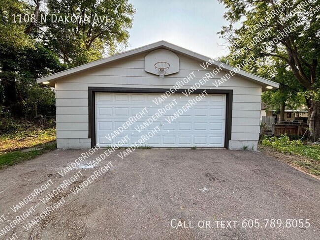 Building Photo - 1108 N Dakota Ave