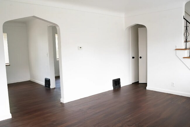 Building Photo - 1331 Le Mar Dr