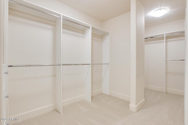 Building Photo - 2211 E Camelback Rd