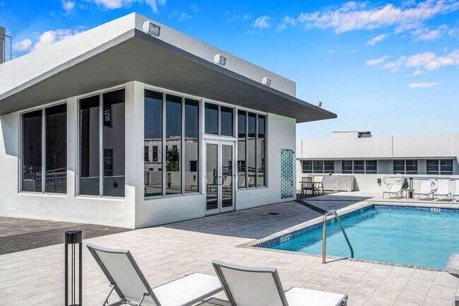 Building Photo - 425 N Andrews Ave